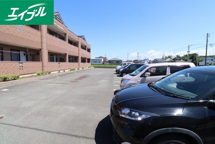 物件外観写真2　(駐車場)