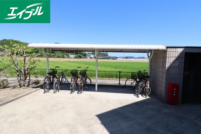 物件外観写真3　(駐輪場)