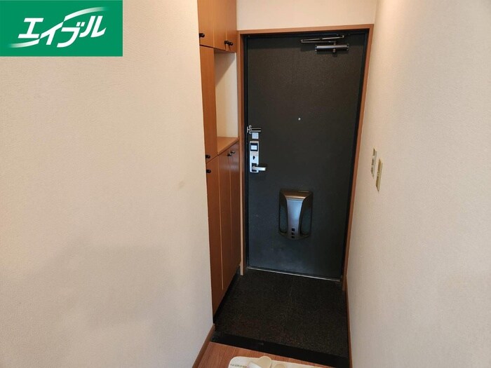 物件内観写真13　(玄関)