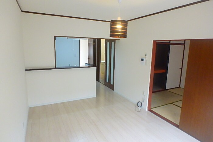 物件内観写真2　(居室)