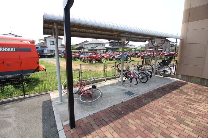 物件外観写真3　(駐輪場)