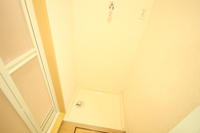 物件内観写真14　(洗濯機置場)