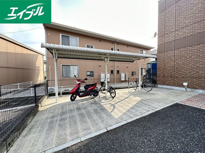 物件外観写真3　(駐輪場)
