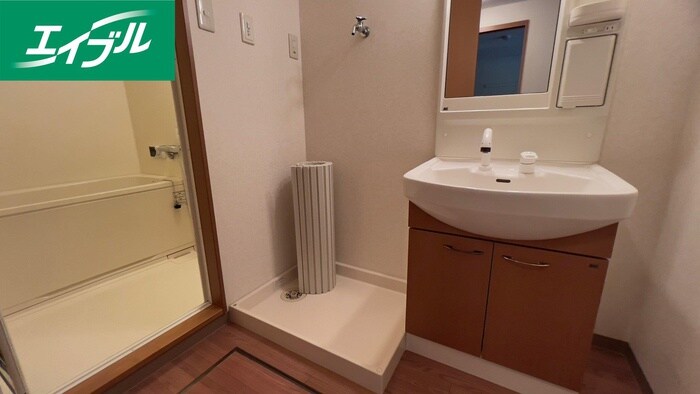 物件内観写真16　(洗濯機置場)