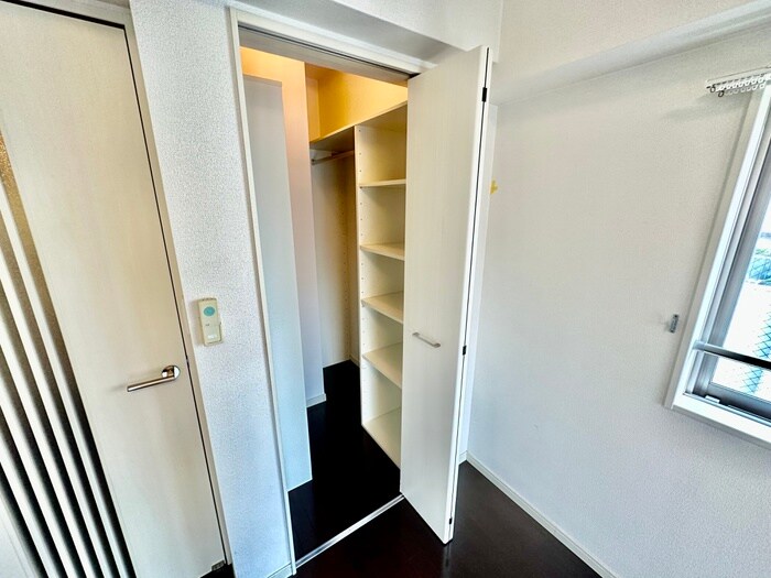 物件内観写真12　(収納)