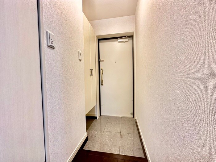 物件内観写真13　(玄関)