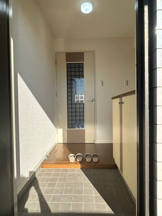 物件内観写真12　(玄関)