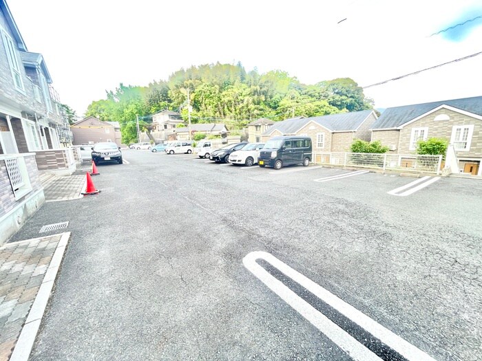 物件外観写真2　(駐車場)