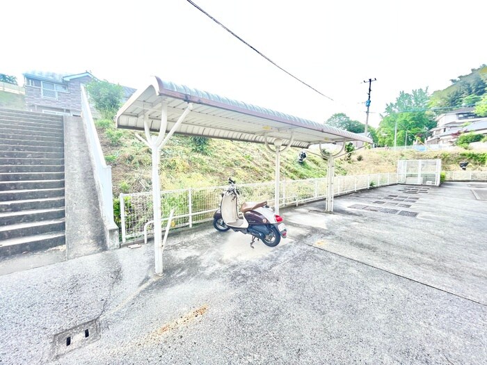 物件外観写真3　(駐輪場)