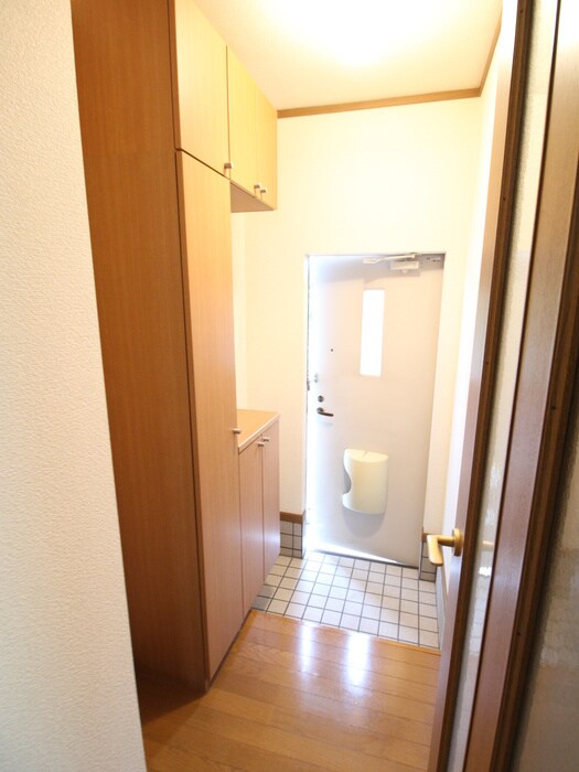 物件内観写真10　(玄関)