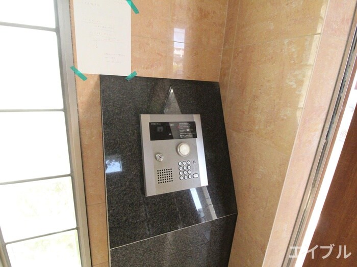 物件外観写真5　(エントランス部分)