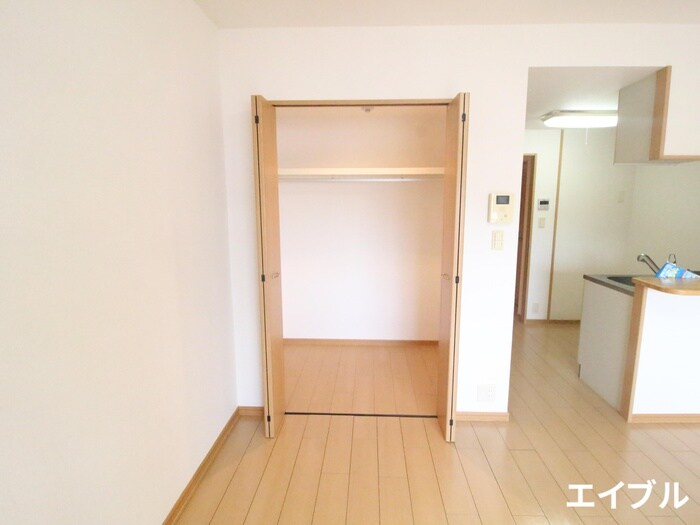 物件内観写真12　(収納)