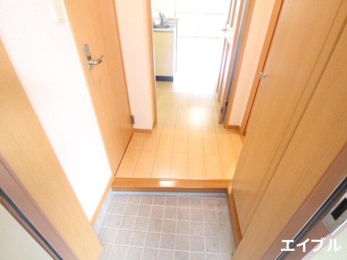 物件内観写真13　(玄関)