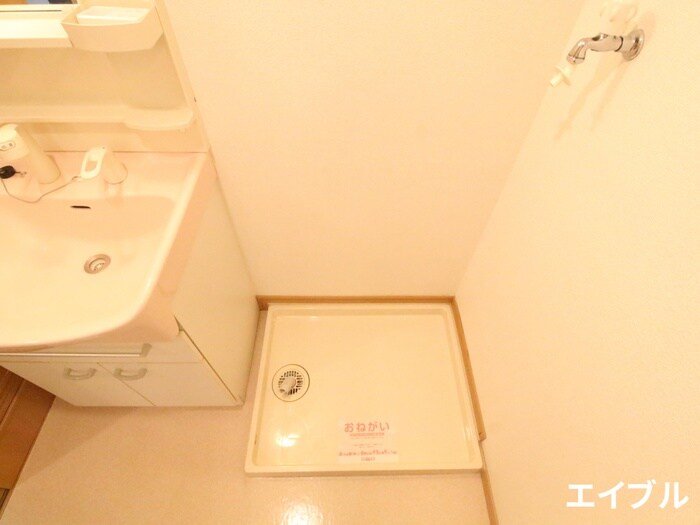 物件内観写真17　(洗濯機置場)