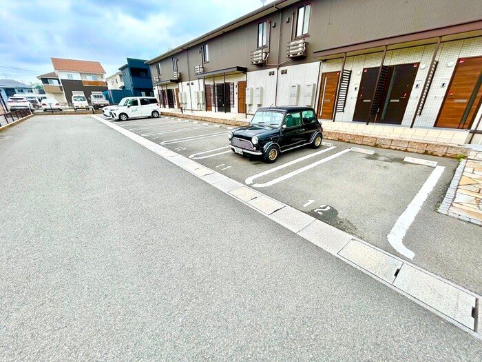 物件外観写真2　(駐車場)