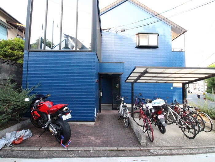 物件外観写真2　(エントランス部分)