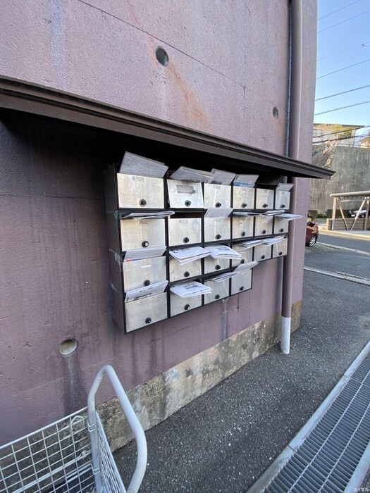 物件外観写真6　(エントランス部分)