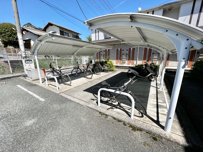 物件外観写真2　(駐輪場)