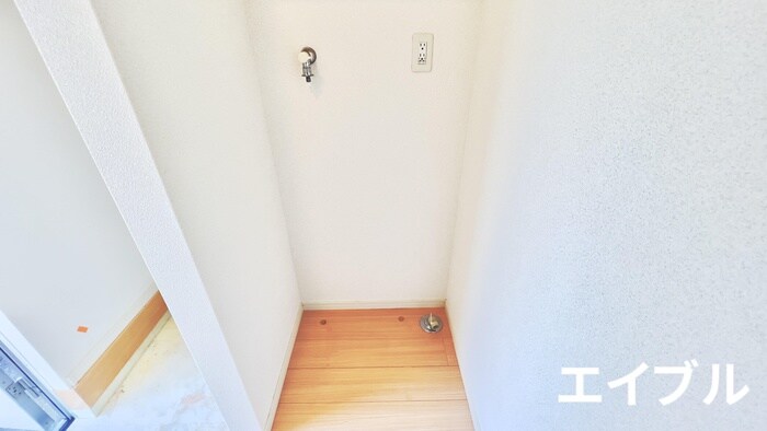 物件内観写真12　(洗濯機置場)