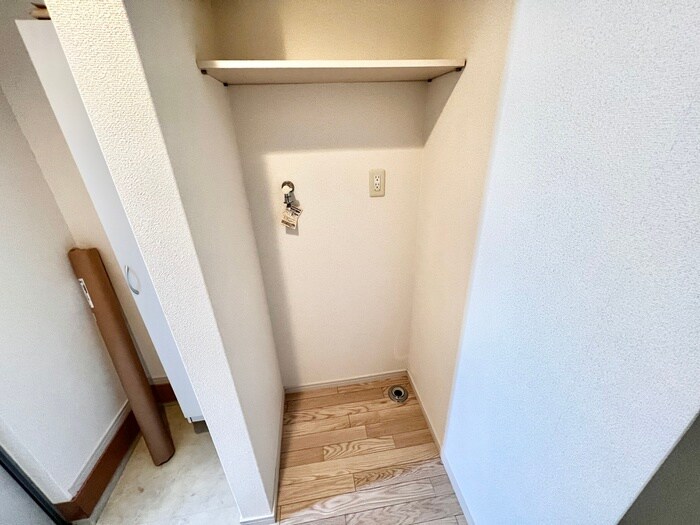 物件内観写真16　(洗濯機置場)