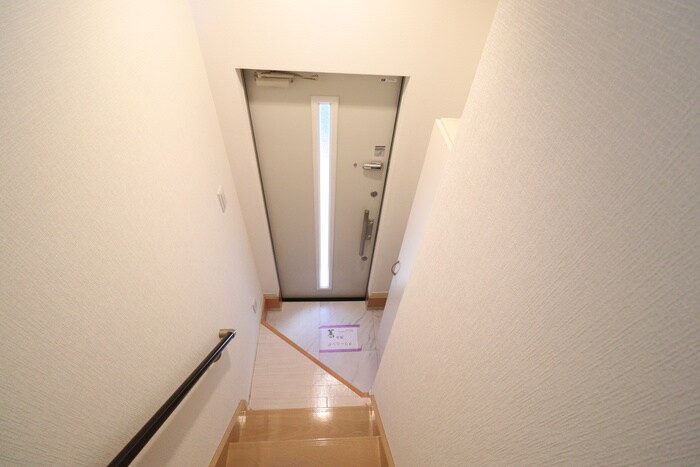 物件内観写真12　(玄関)