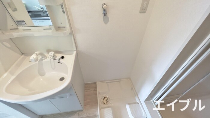 物件内観写真12　(洗濯機置場)