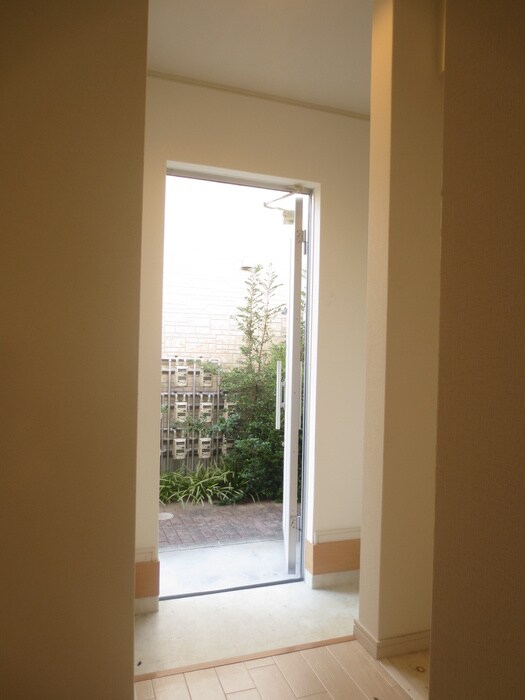 物件内観写真13　(玄関)