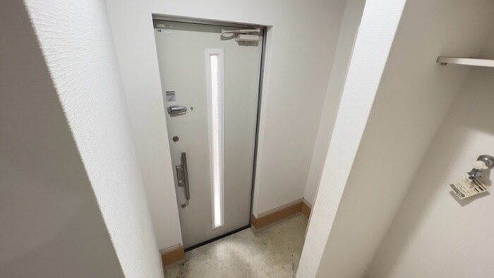 物件内観写真13　(玄関)