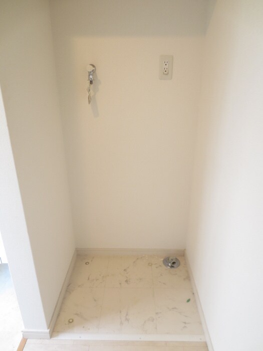 物件内観写真16　(洗濯機置場)