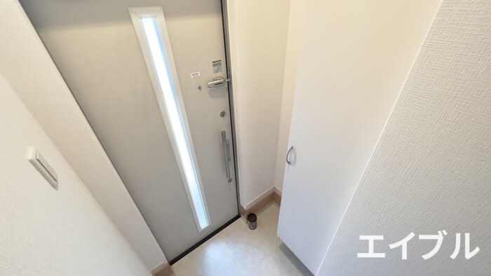 物件内観写真16　(玄関)