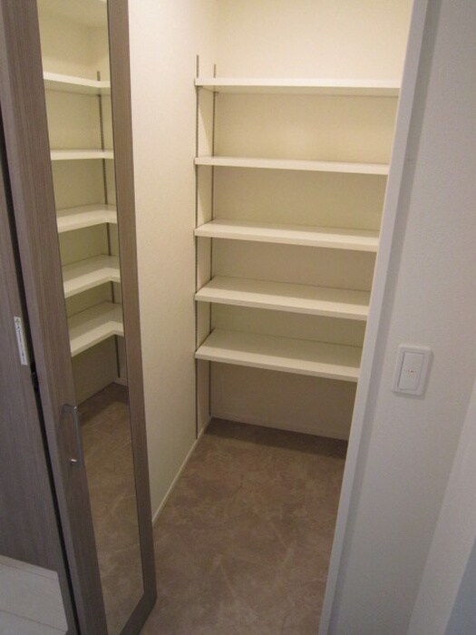 物件内観写真15　(収納)