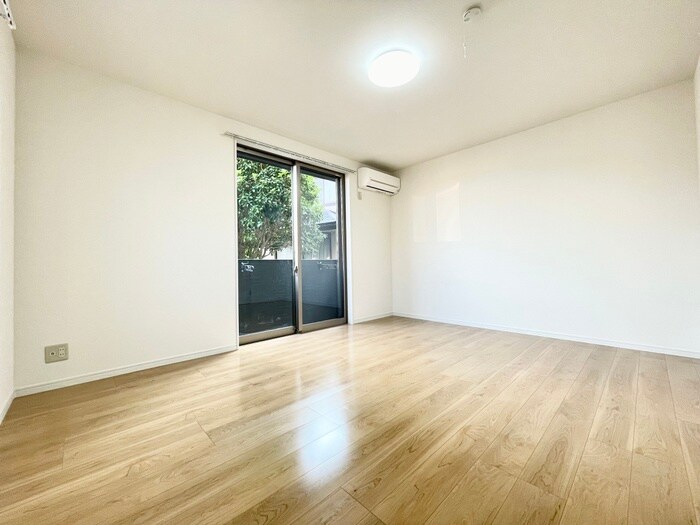 物件内観写真3　(居室)