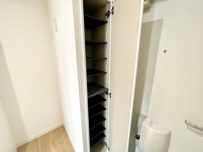 物件内観写真10　(靴箱)