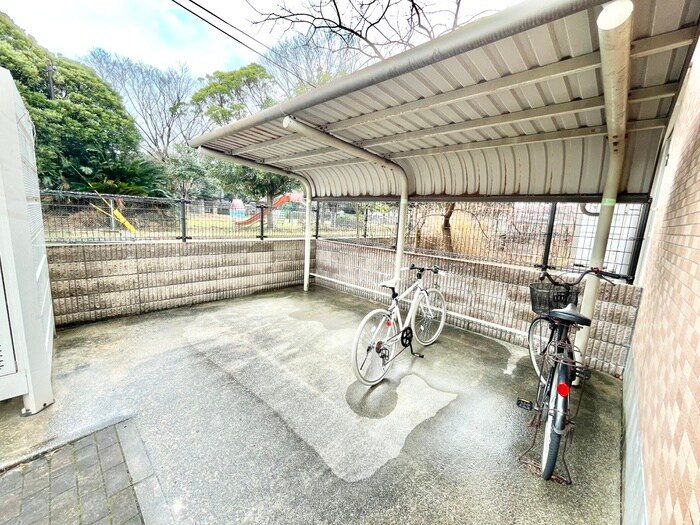 物件外観写真3　(駐輪場)