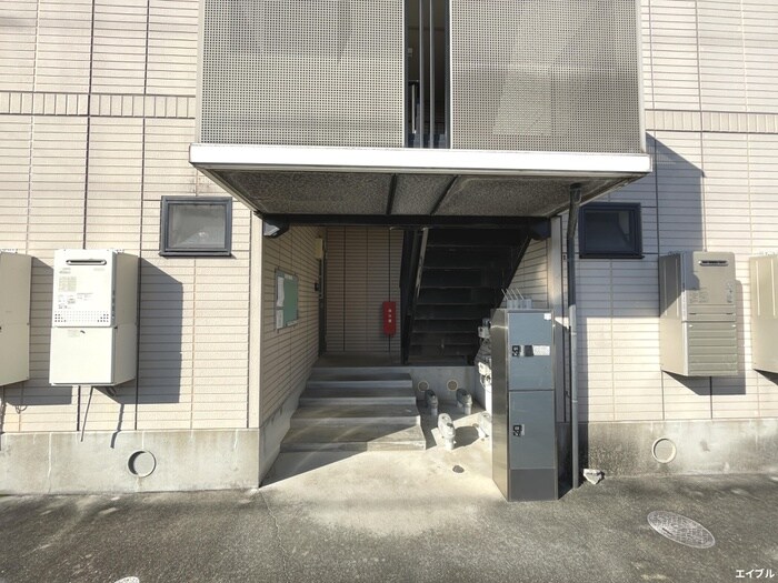 物件外観写真2　(エントランス部分)