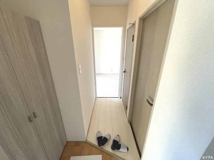 物件内観写真12　(玄関)