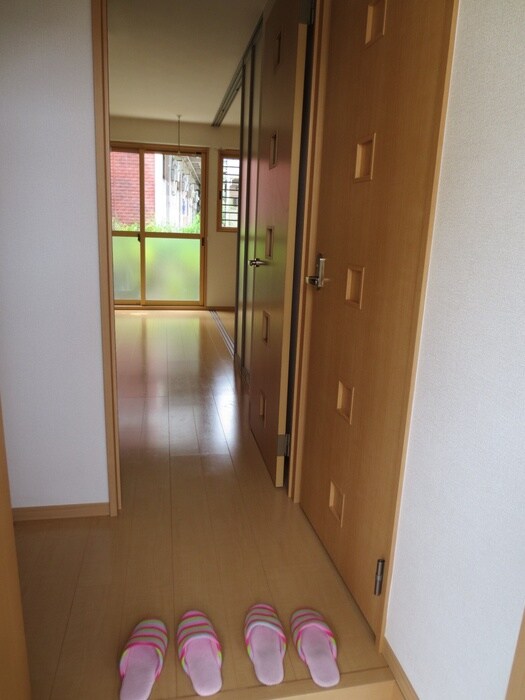 物件内観写真7　(玄関)