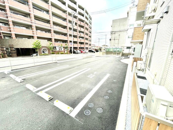 物件外観写真2　(駐車場)