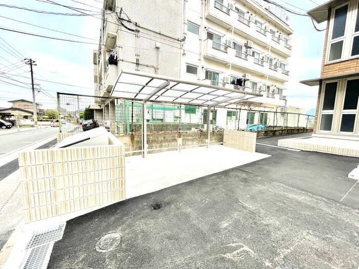 物件外観写真3　(駐輪場)