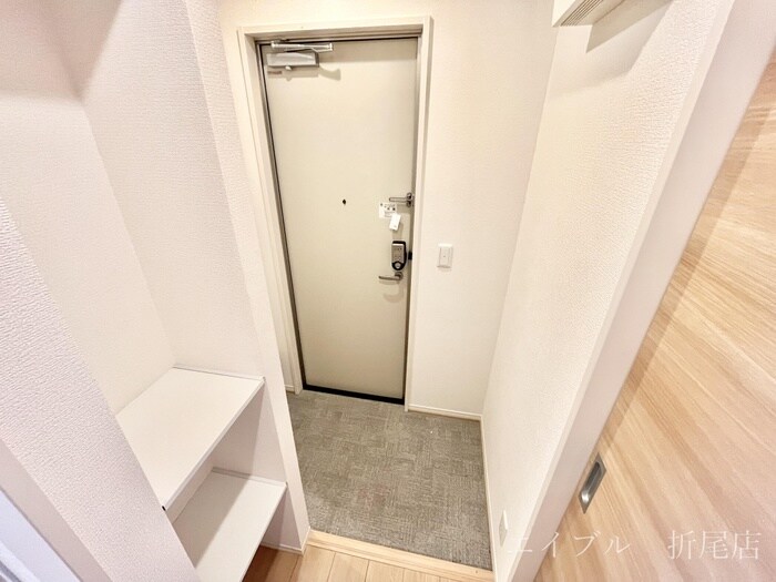 物件内観写真12　(玄関)