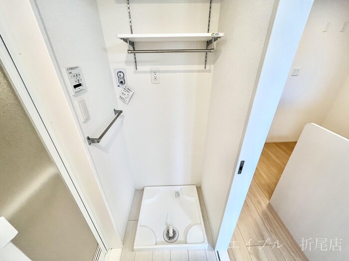 物件内観写真15　(洗濯機置場)