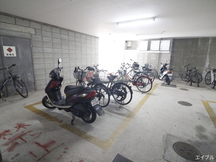 物件外観写真4　(駐輪場)