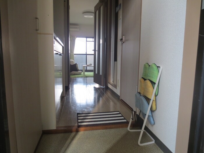 物件内観写真4　(玄関)