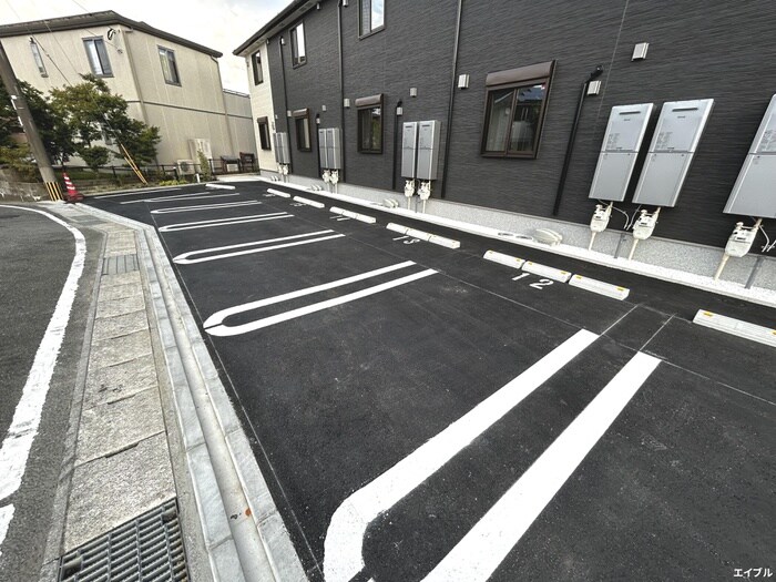 物件外観写真2　(駐車場)