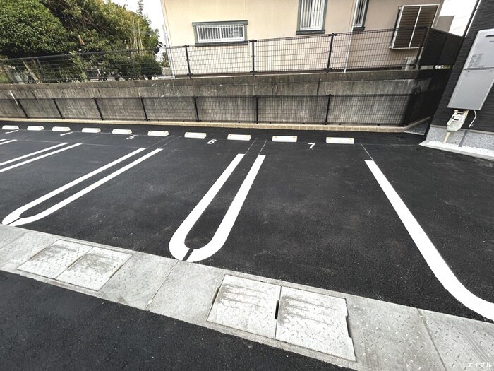 物件外観写真2　(駐車場)