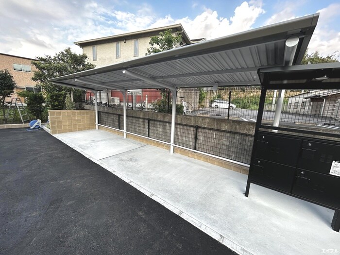 物件外観写真3　(駐輪場)