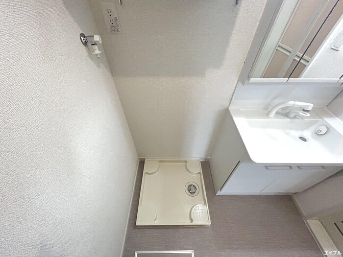 物件内観写真17　(洗濯機置場)