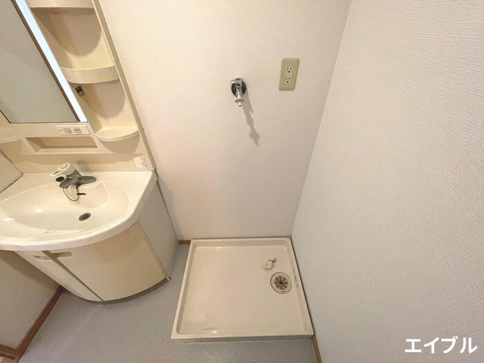 物件内観写真15　(洗濯機置場)