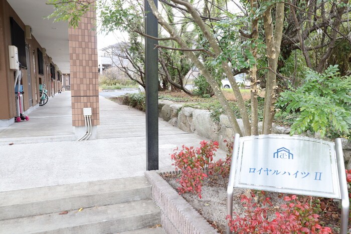 物件外観写真6　(エントランス部分)