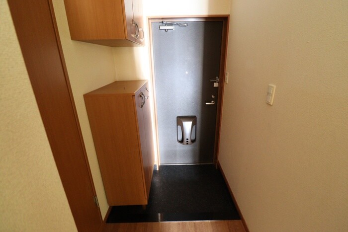 物件内観写真13　(玄関)